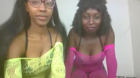 snowfox254 online show from November 3, 7:48 pm