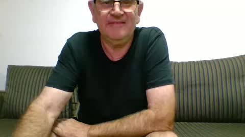 Snapshot of sofar06 chatting on January 8, 8:27 am sofar06 online show from January 8, 8:27 am