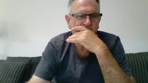 Snapshot of sofar06 chatting on December 15, 5:02 am sofar06 online show from December 15, 5:02 am