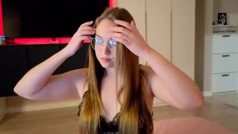 Sophy online show from October 25, 7:03 pm