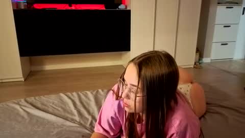 Snapshot of sofaris chatting on October 22, 6:09 pm Sophy online show from October 22, 6:09 pm