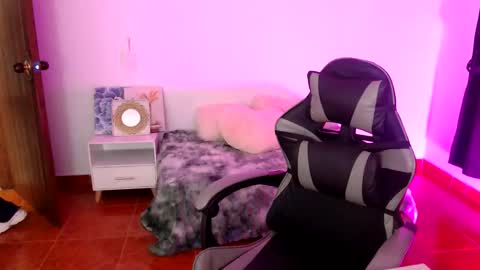 sofia online show from November 19, 7:12 pm