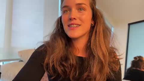 Julia    online show from October 4, 10:40 pm