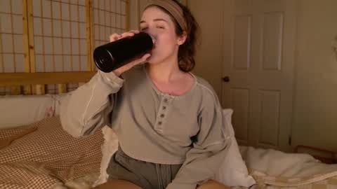 Julia    online show from March 28, 10:11 pm