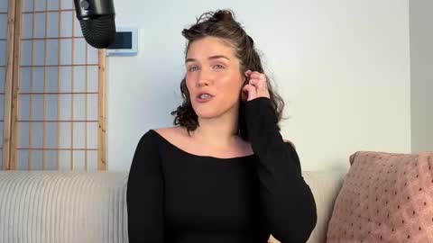 Julia    online show from December 22, 8:15 pm