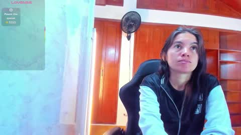 soffy and mia online show from January 16, 1:31 pm