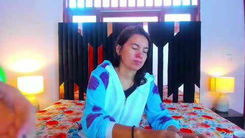 soffy and mia online show from October 18, 12:53 pm