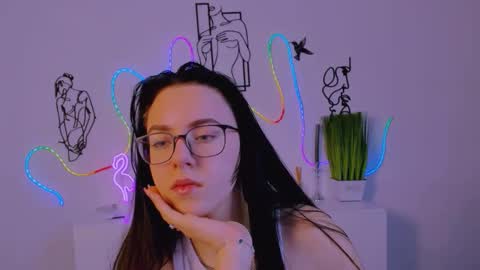 sofi_lonely online show from February 6, 7:01 am