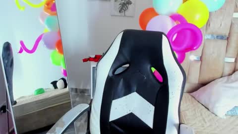 sofi smith online show from March 1, 7:37 pm