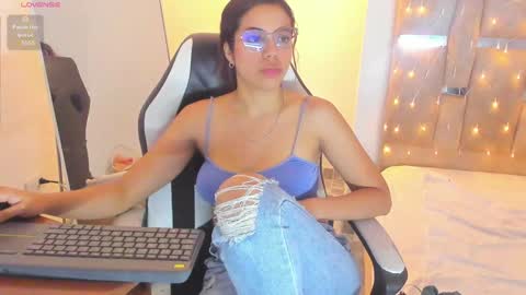 sofi smith online show from January 31, 11:56 pm