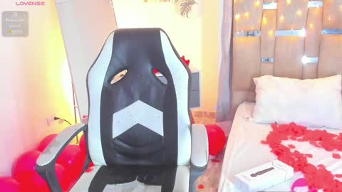 sofi smith online show from February 15, 11:03 pm