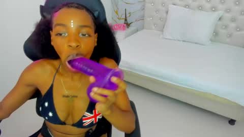 sofia_echeverri online show from April 17, 12:07 pm