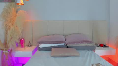 SOFIA PAMELA online show from October 8, 7:20 pm