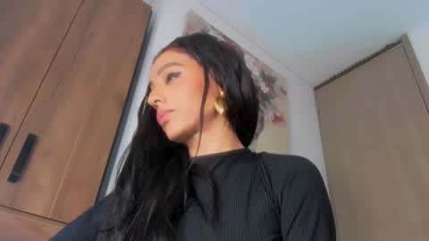 Snapshot of sofia_swett_03 chatting on December 22, 6:28 am laura online show from December 22, 6:28 am