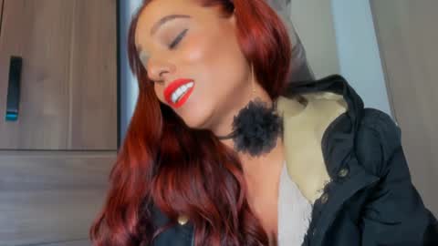 Snapshot of sofia_swett_03 chatting on December 28, 6:28 am laura online show from December 28, 6:28 am