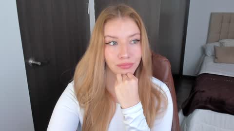 Snapshot of sofia_woodss chatting on January 25, 3:20 pm Sofia online show from January 25, 3:20 pm