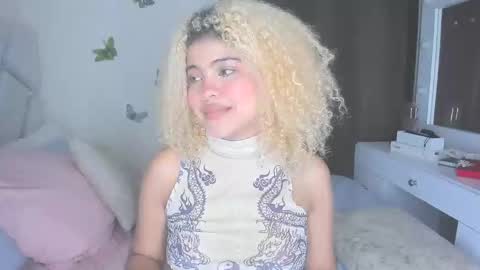 Snapshot of sofiacastillo01 chatting on September 15, 6:53 pm sofiacastillo01 online show from September 15, 6:53 pm