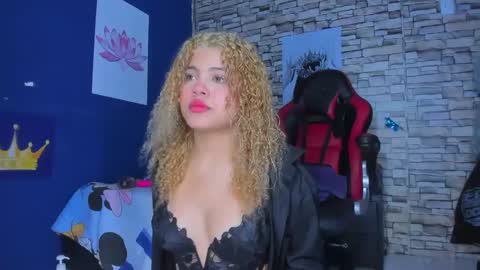 Snapshot of sofiacastillo01 chatting on February 20, 12:36 pm sofiacastillo01 online show from February 20, 12:36 pm