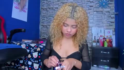 Snapshot of sofiacastillo01 chatting on March 10, 3:52 pm sofiacastillo01 online show from March 10, 3:52 pm