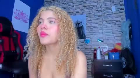 Snapshot of sofiacastillo01 chatting on March 2, 1:05 pm sofiacastillo01 online show from March 2, 1:05 pm