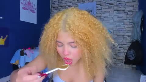 Snapshot of sofiacastillo01 chatting on February 18, 4:03 pm sofiacastillo01 online show from February 18, 4:03 pm