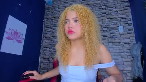 Snapshot of sofiacastillo01 chatting on February 18, 1:00 pm sofiacastillo01 online show from February 18, 1:00 pm