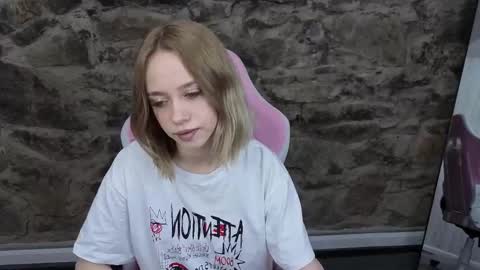 sofialeone online show from January 13, 4:42 am