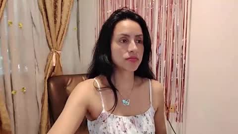Snapshot of sofibelladelavega chatting on September 22, 4:11 pm Sofi Bella online show from September 22, 4:11 pm