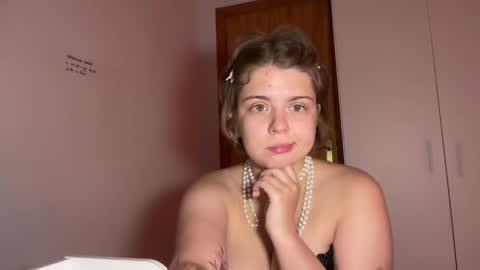 Ilisabet online show from April 10, 11:15 am