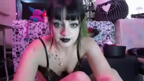 softgothprincess online show from October 28, 4:24 am