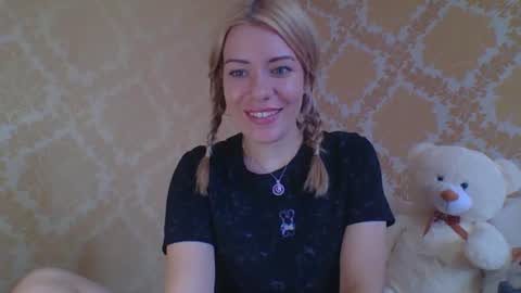 softy_aura online show from July 22, 2:52 pm