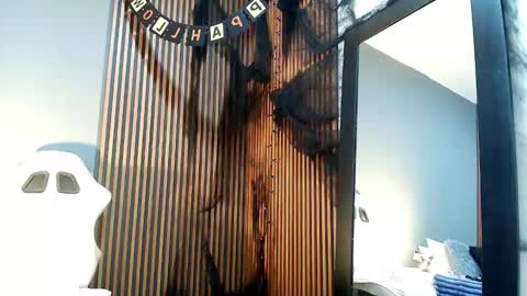 sofy west online show from October 6, 9:32 pm