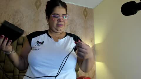 Snapshot of sol_angell chatting on February 6, 12:15 pm Sol Angel online show from February 6, 12:15 pm