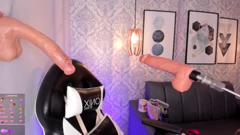 Snapshot of sol_angell chatting on February 25, 6:12 pm Sol Angel online show from February 25, 6:12 pm