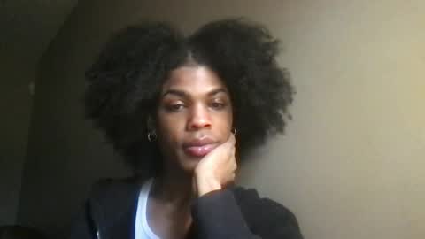 SolaceEve online show from December 4, 4:06 pm