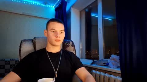 Max online show from November 27, 9:11 pm