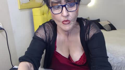 Snapshot of sondrariddle chatting on February 8, 11:13 pm sondrariddle online show from February 8, 11:13 pm