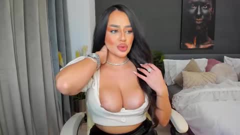 Sonia  Rey online show from December 17, 5:41 pm