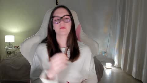 Snapshot of sonia_moon_ chatting on January 15, 1:23 am sonia_moon_ online show from January 15, 1:23 am