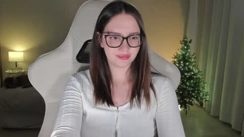 Snapshot of sonia_moon_ chatting on December 21, 5:47 am sonia_moon_ online show from December 21, 5:47 am