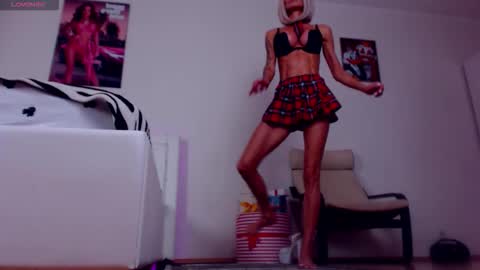 Snapshot of sonjanextray chatting on September 19, 9:24 am Sonja Ray online show from September 19, 9:24 am