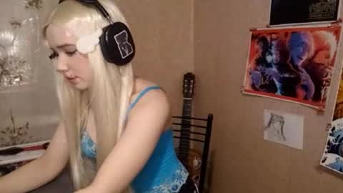 Mila online show from February 25, 6:00 pm