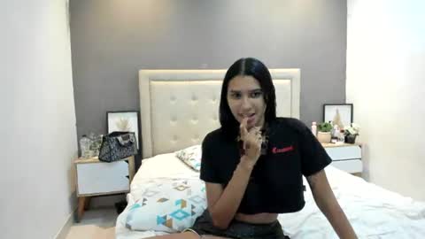 sool09 online show from June 18, 11:43 pm