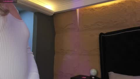 Sophia online show from November 9, 1:14 pm