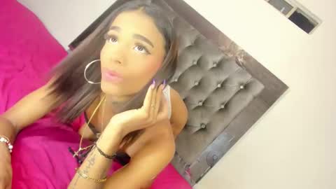 sophia_horny19 online show from October 3, 7:27 am