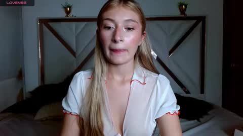 Snapshot of sophiaalee chatting on September 10, 12:33 am SophiaLee online show from September 10, 12:33 am