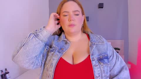 Snapshot of sophiarossee chatting on February 5, 12:38 pm Sofi online show from February 5, 12:38 pm