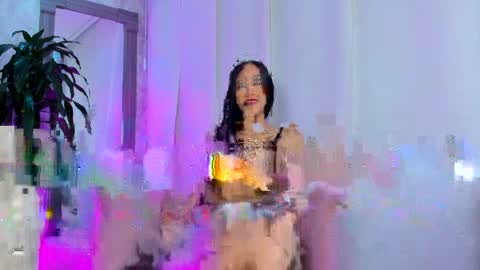   online show from April 4, 11:39 am