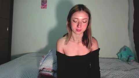 Snapshot of sophie_collins13 chatting on February 20, 6:17 am Sophie online show from February 20, 6:17 am
