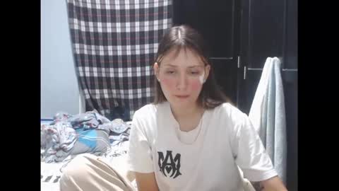 Snapshot of sophie_cutexx chatting on October 10, 2:28 am sophie online show from October 10, 2:28 am